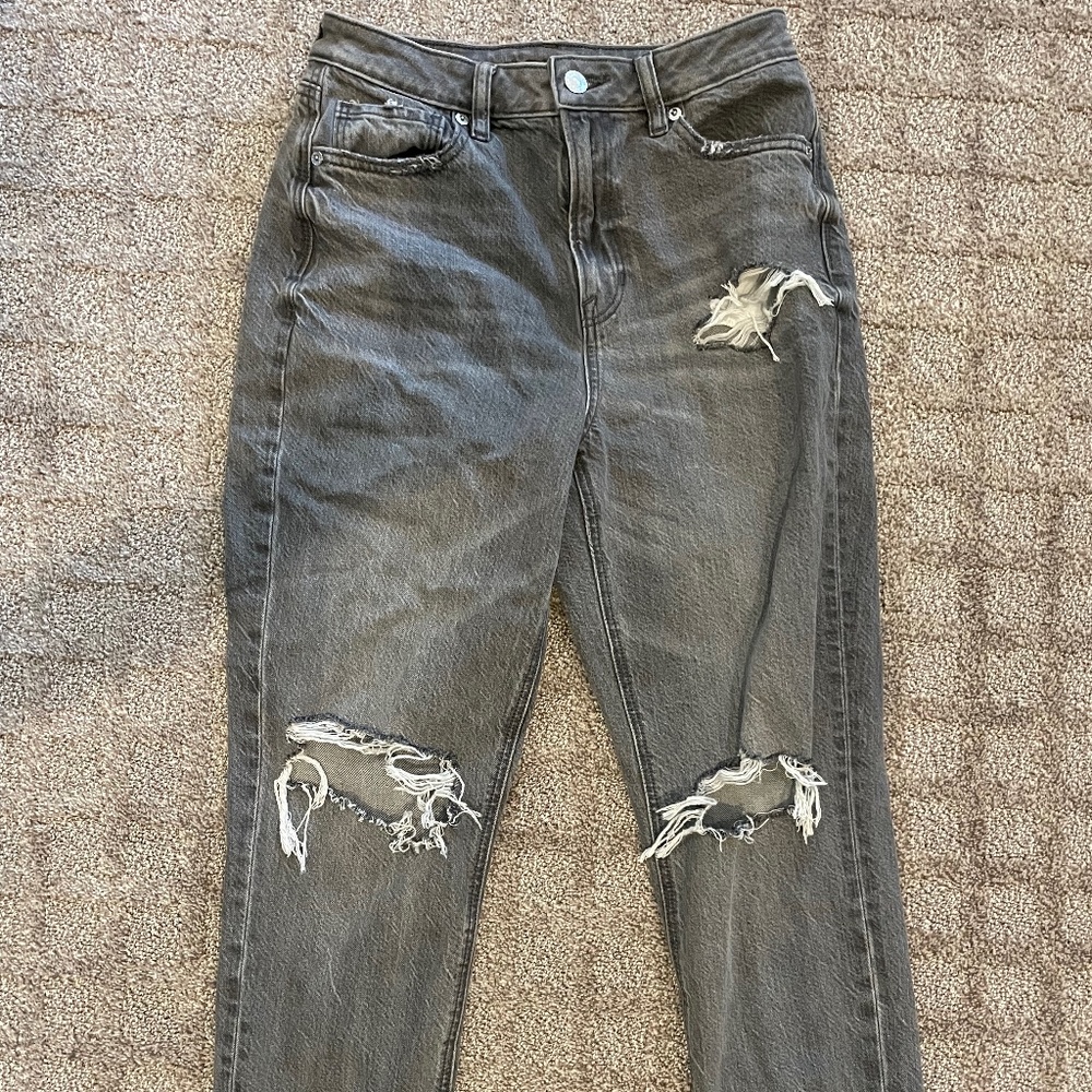 American Eagle Real Good Mom Jeans size 4 Short